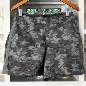 Spanx Stretch Twill Shorts - Camo, Size M